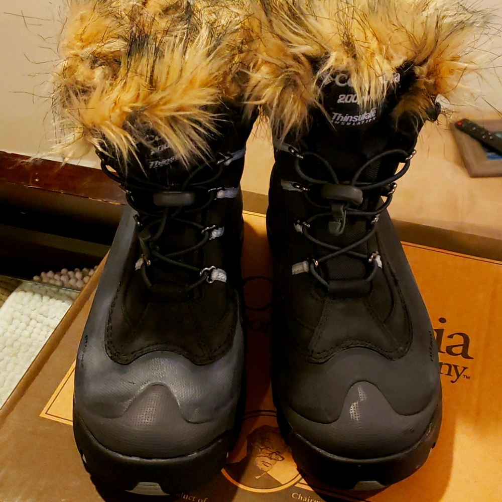 COLUMBIA SNOW BOOTS 7.5